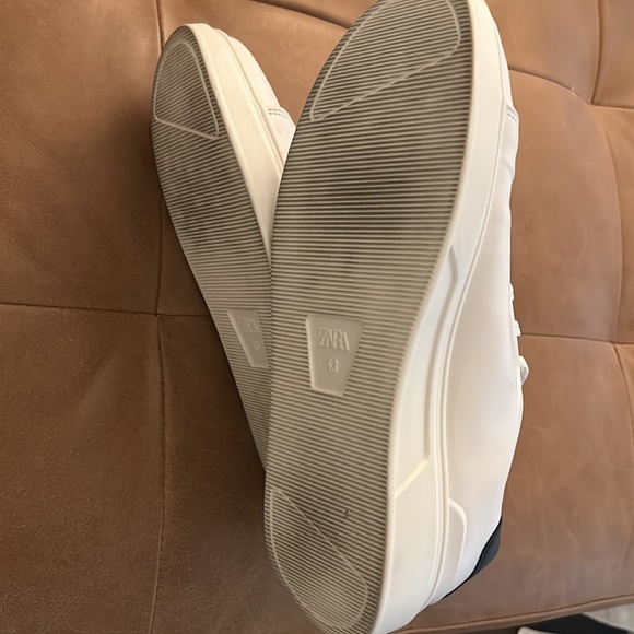ZARA Men’s white with blue detailing shoes - Picture 5 of 5
